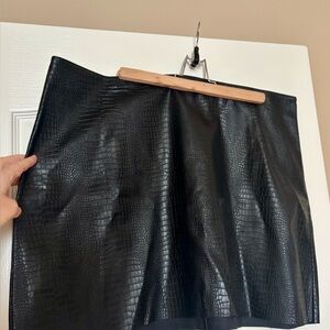 Express Black Croc-Embossed Mini Skirt